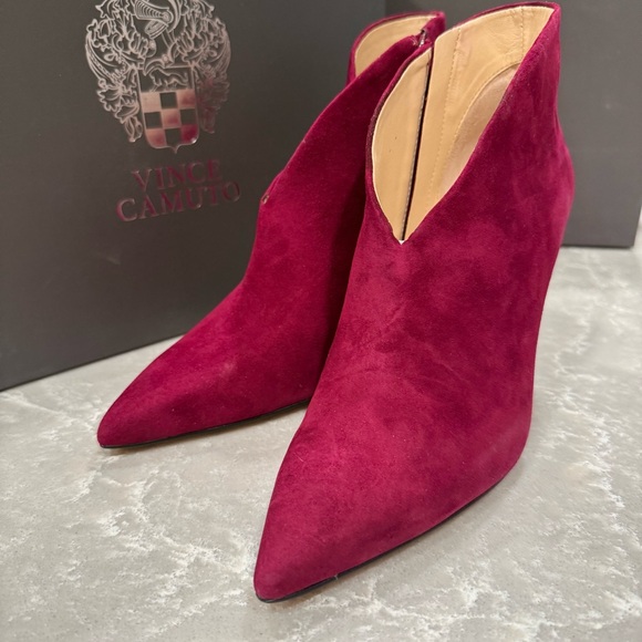 Vince Camuto VC-SESTRIND Ribbon Red Suede Pointed Toe Booties 7.5 NIB - Picture 2 of 6